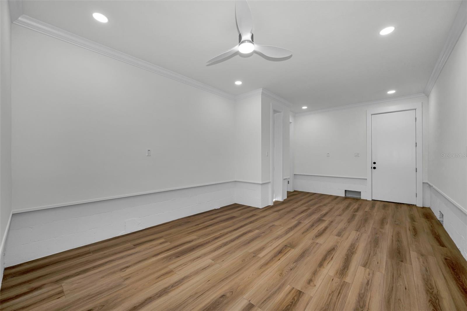 158 E SPRUCE ST — photo 52