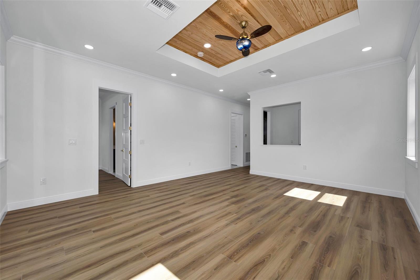 158 E SPRUCE ST — photo 19