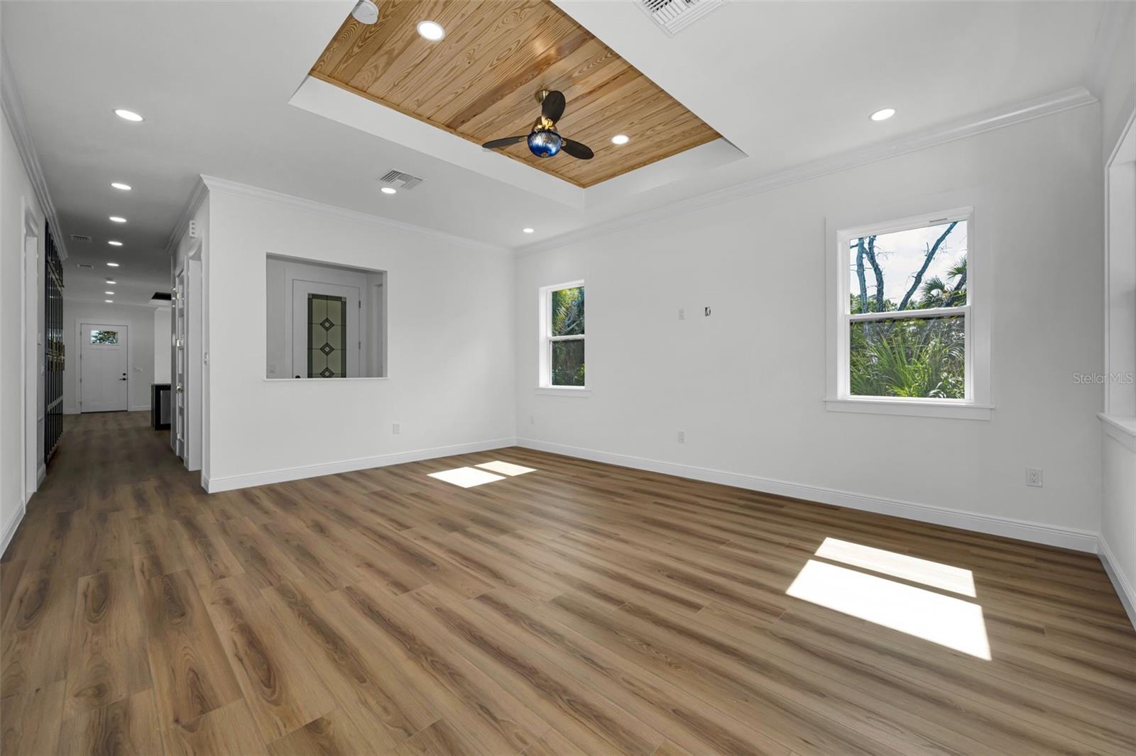158 E SPRUCE ST — photo 20
