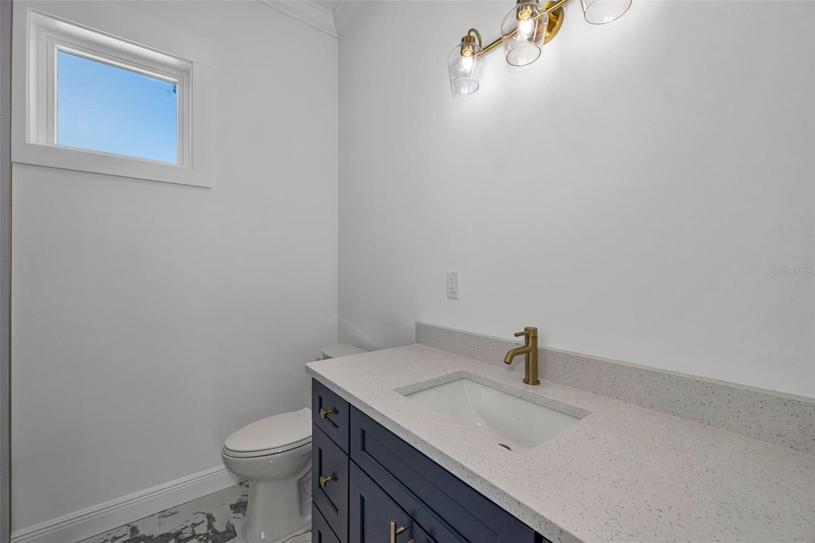 158 E SPRUCE ST — photo 44