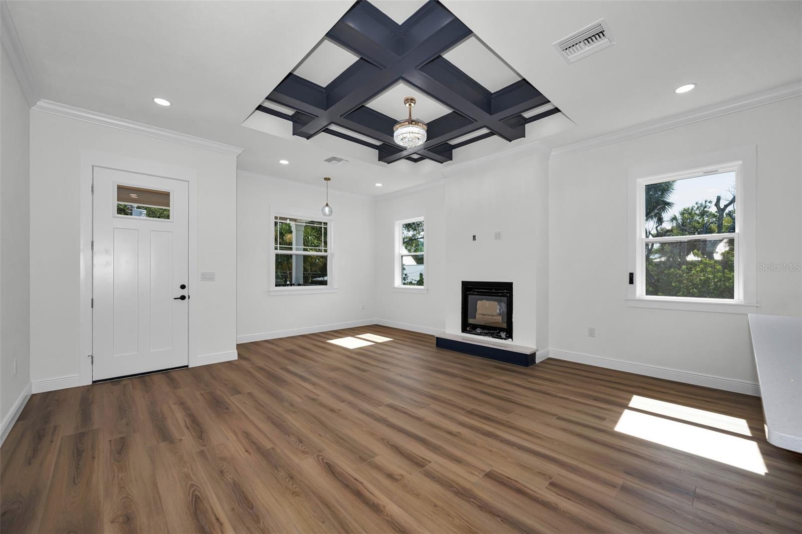 158 E SPRUCE ST — photo 31
