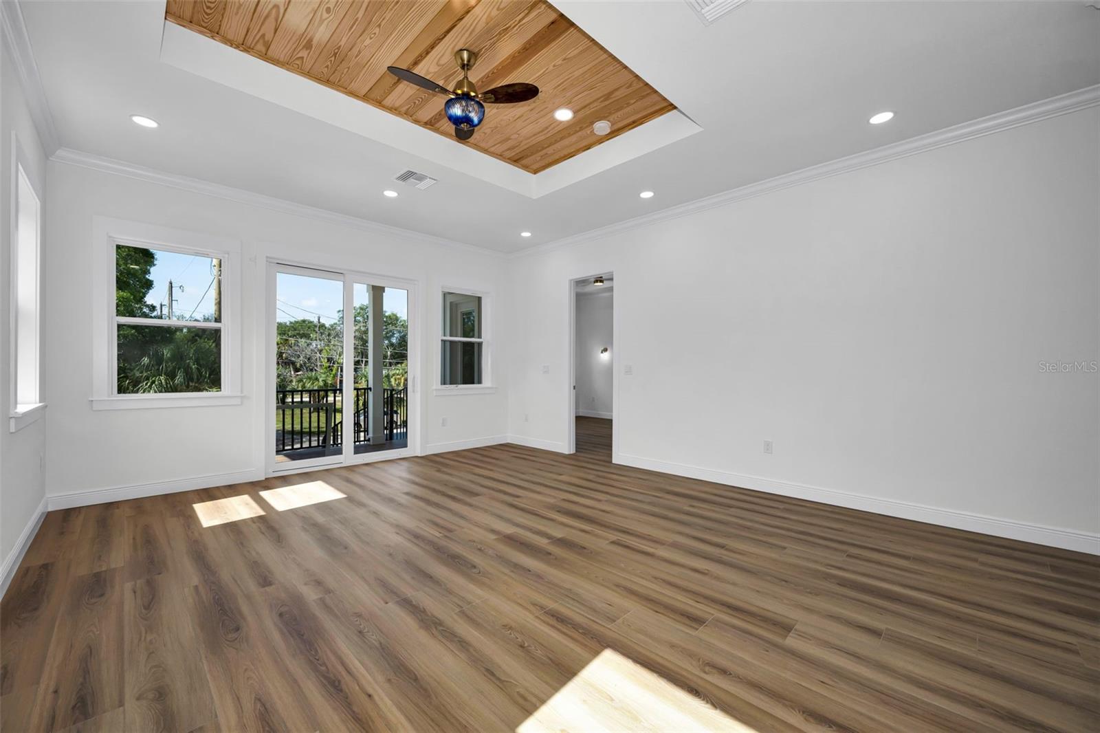 158 E SPRUCE ST — photo 18