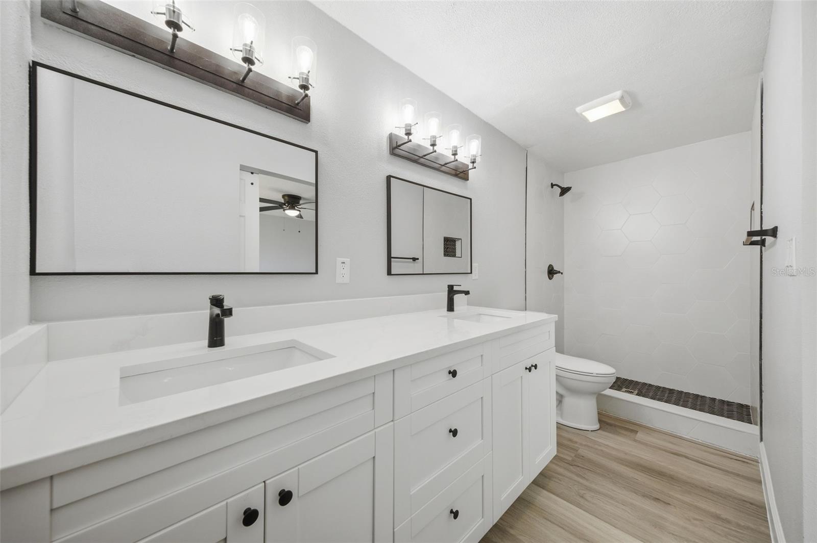13615 GARRIS DR — photo 13