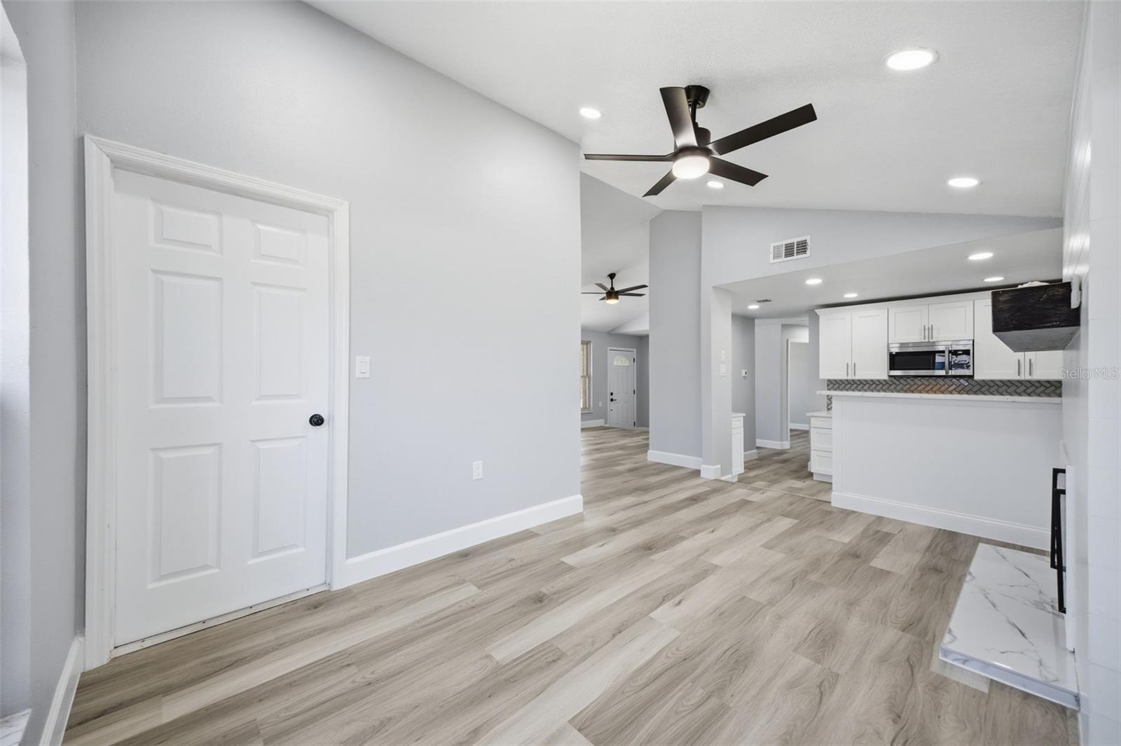 13615 GARRIS DR — photo 10