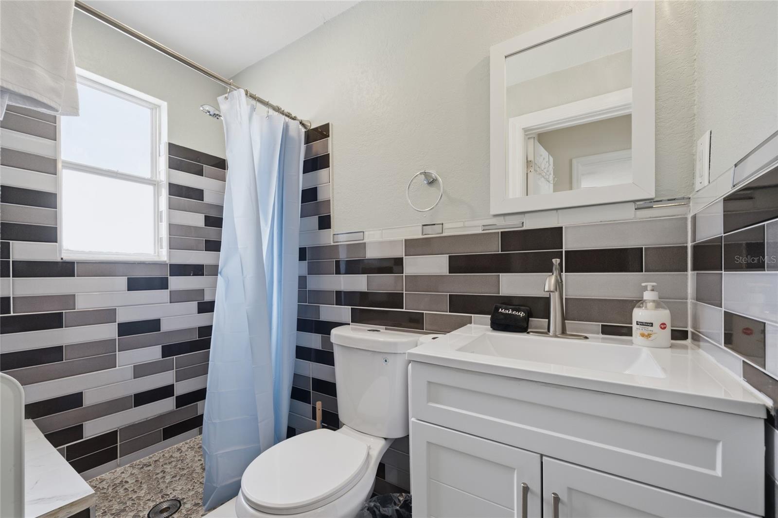 602 POINSETTIA AVE — photo 32