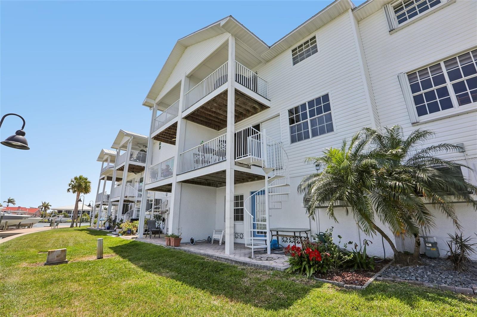 113 YACHT CLUB CIR — photo 40