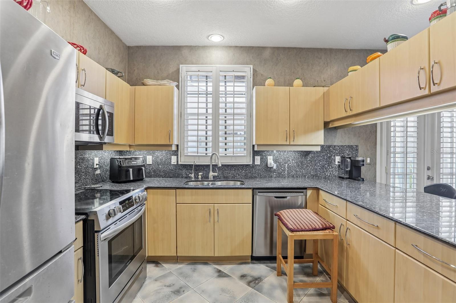 113 YACHT CLUB CIR — photo 13