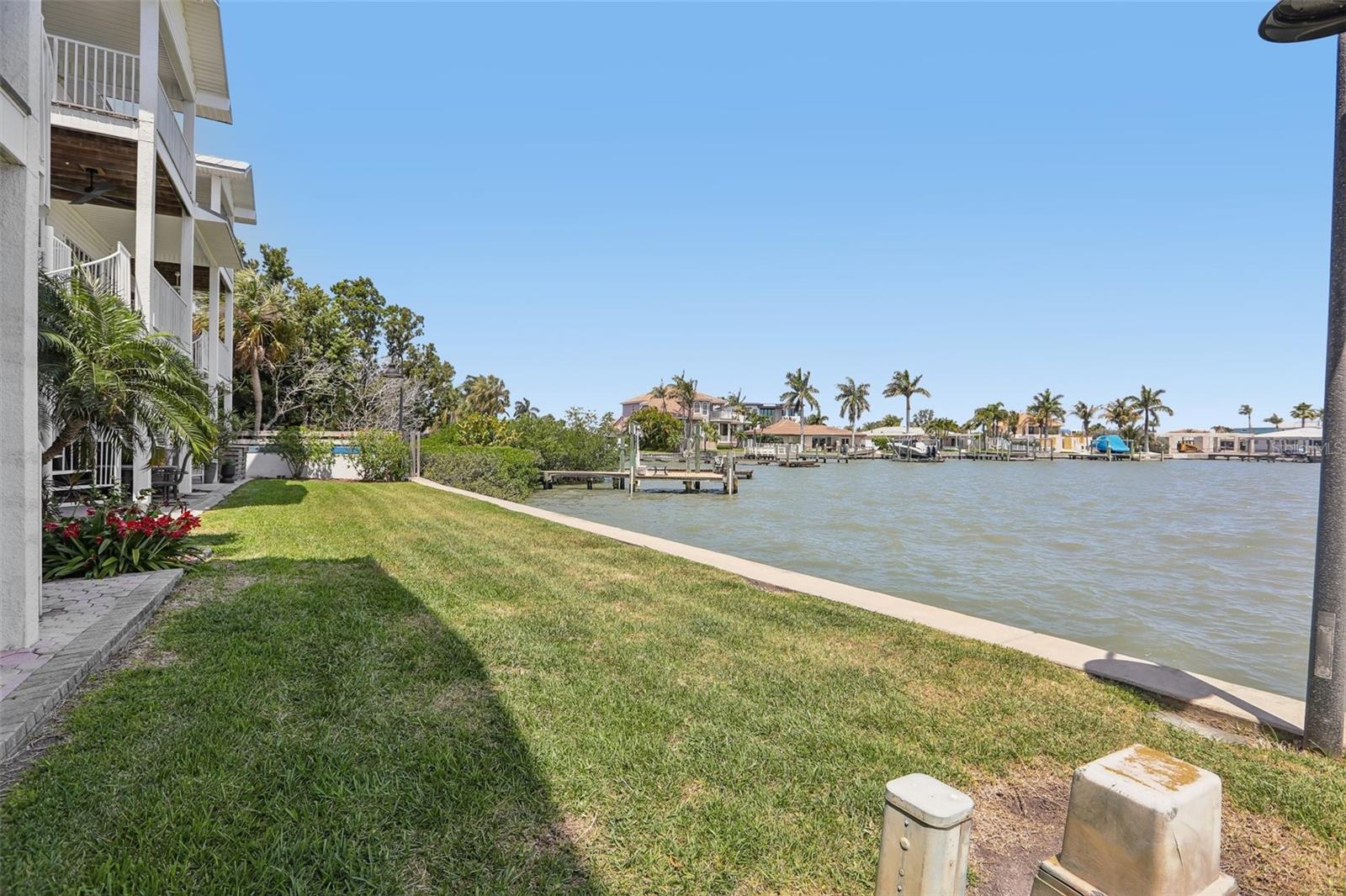 113 YACHT CLUB CIR — photo 38