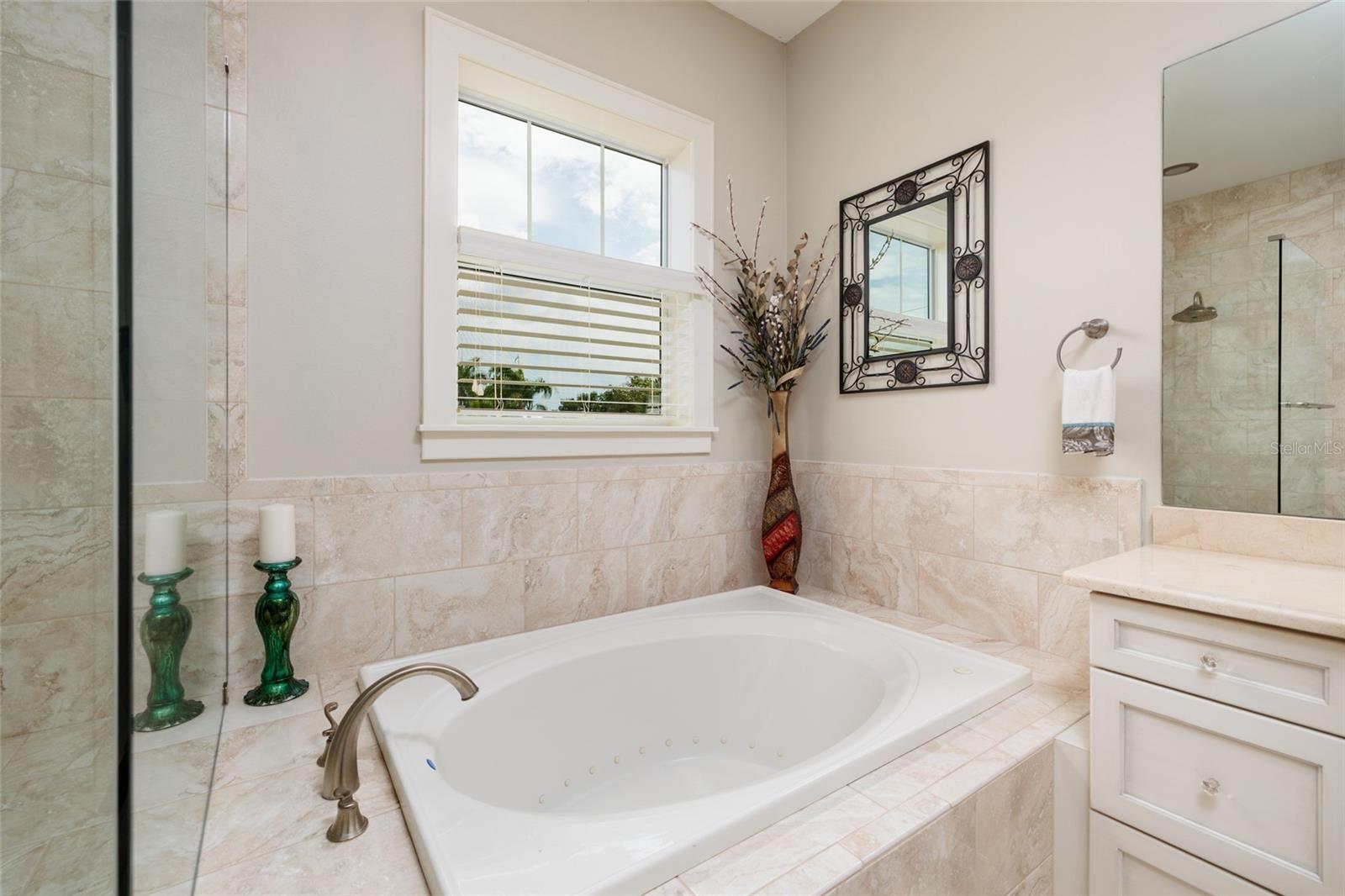852 CORDOVA BLVD NE — photo 29