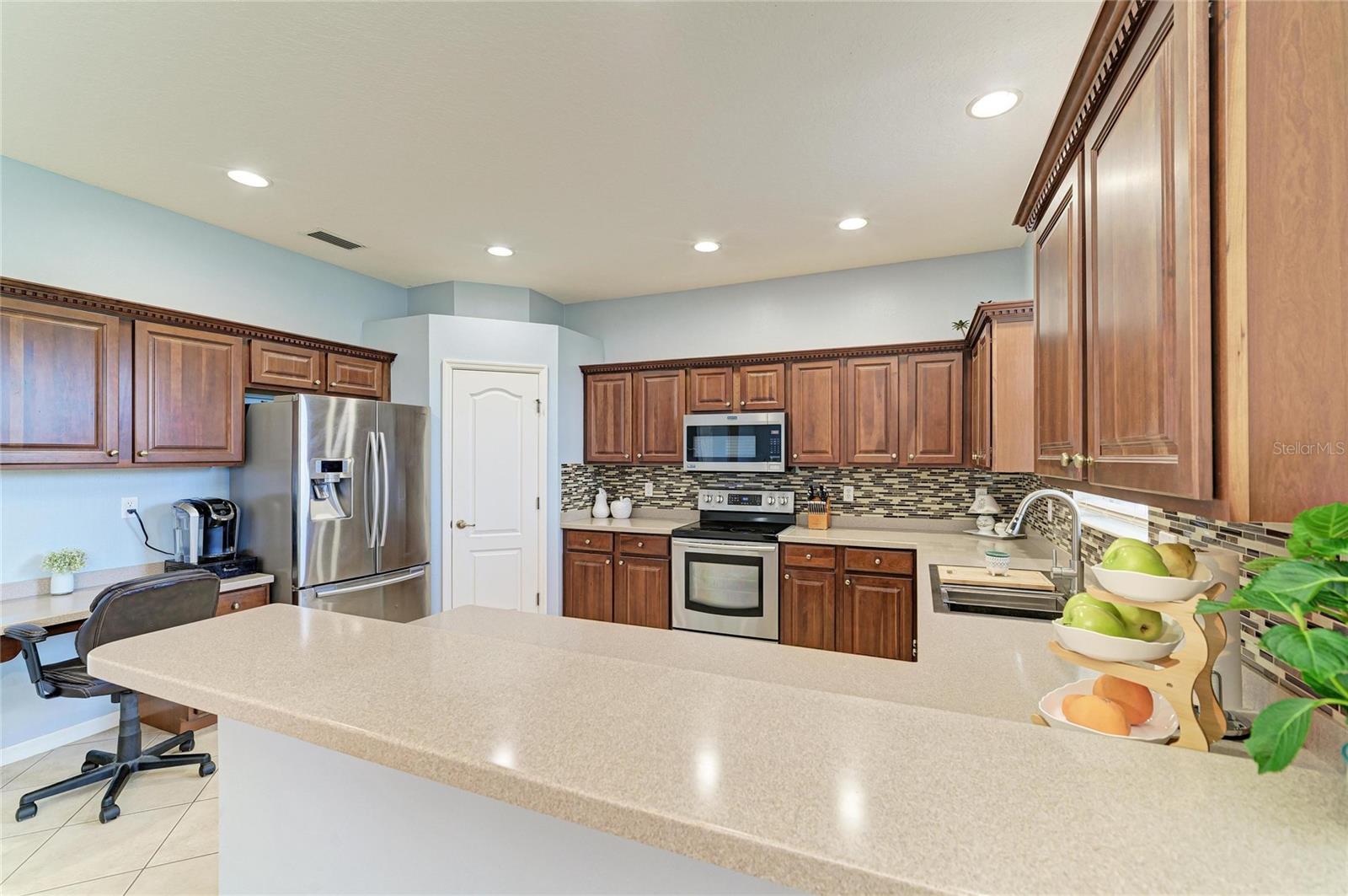 9035 WILLOWBROOK CIR — photo 16