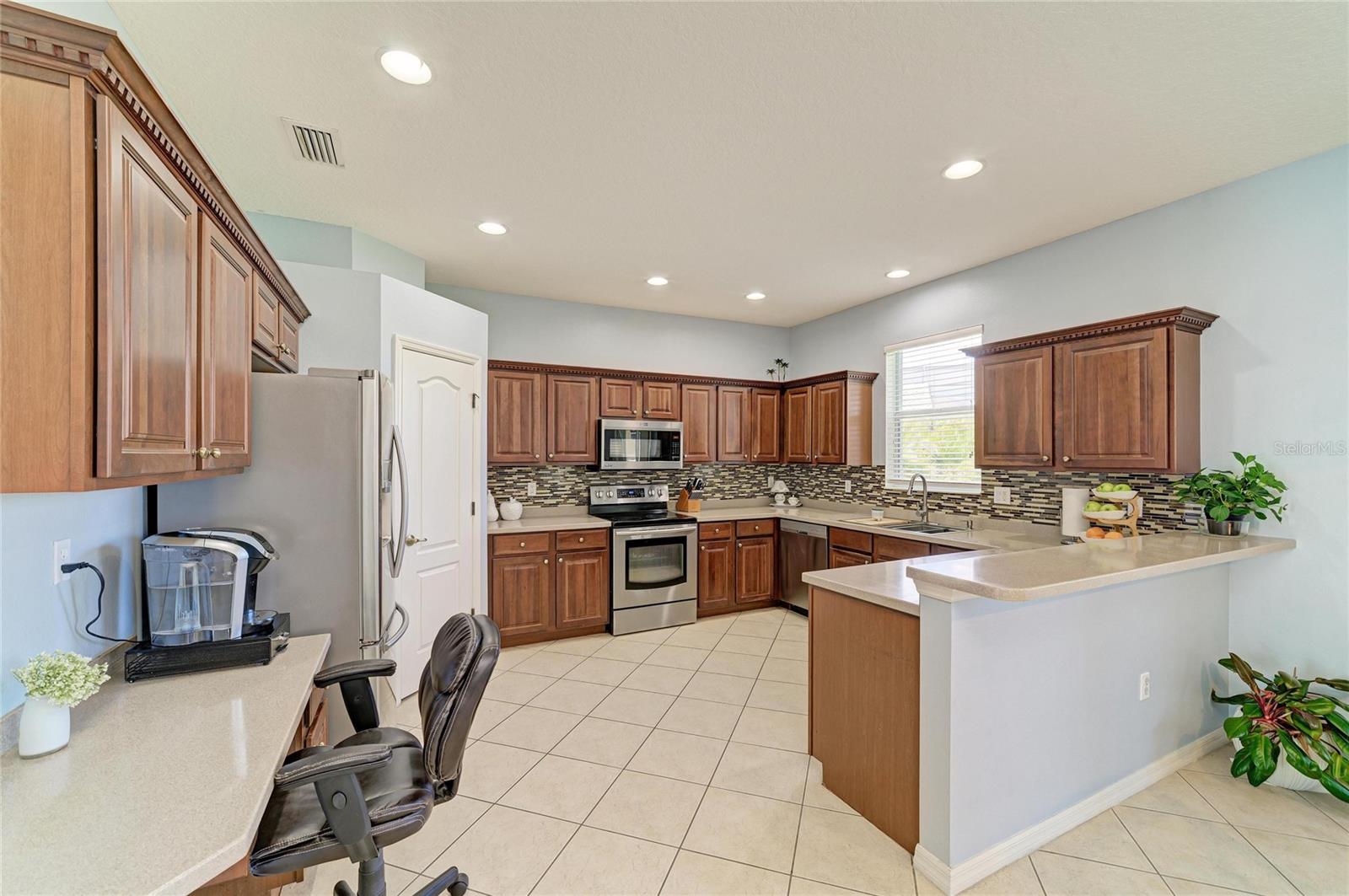 9035 WILLOWBROOK CIR — photo 18
