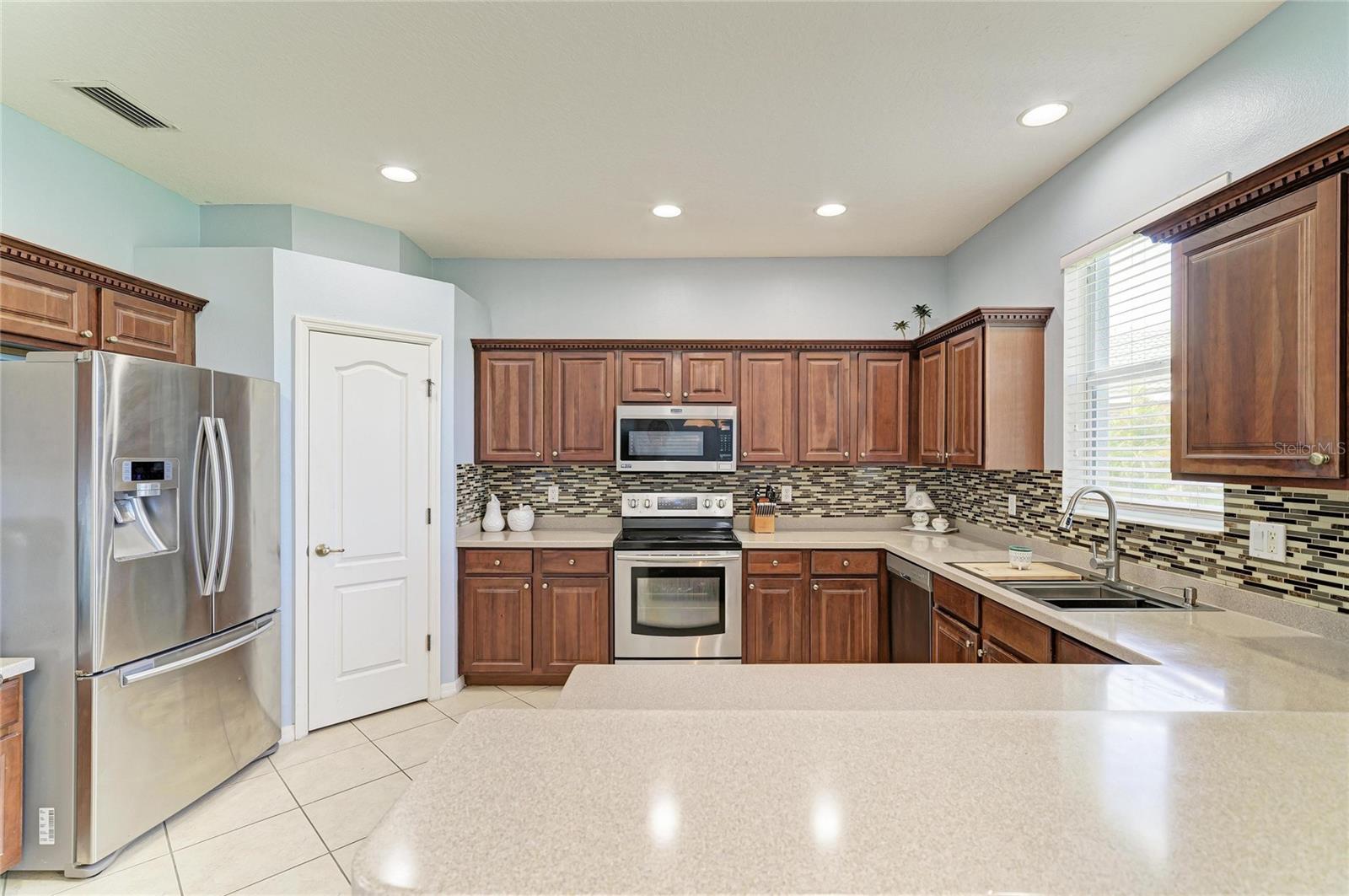 9035 WILLOWBROOK CIR — photo 17