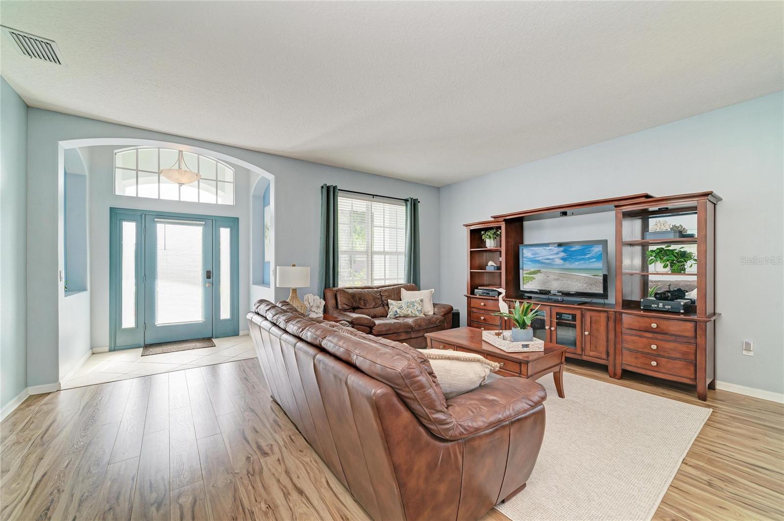9035 WILLOWBROOK CIR — photo 8