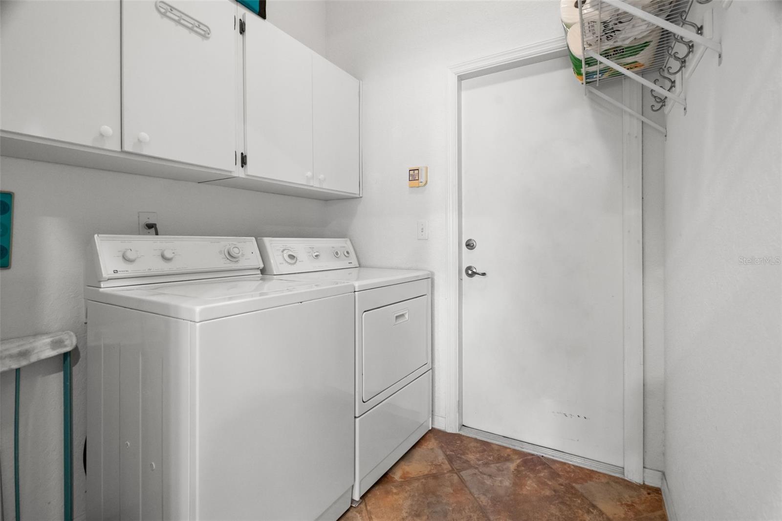1134 SIGNATURE DR — photo 34