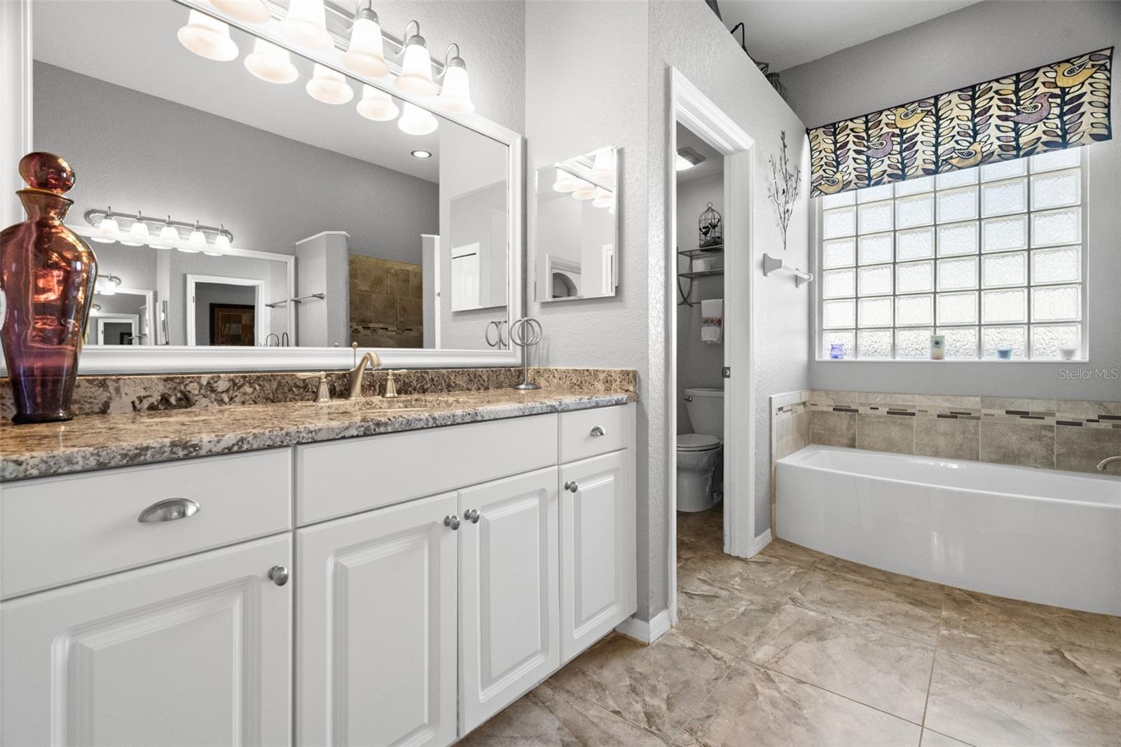 1134 SIGNATURE DR — photo 26