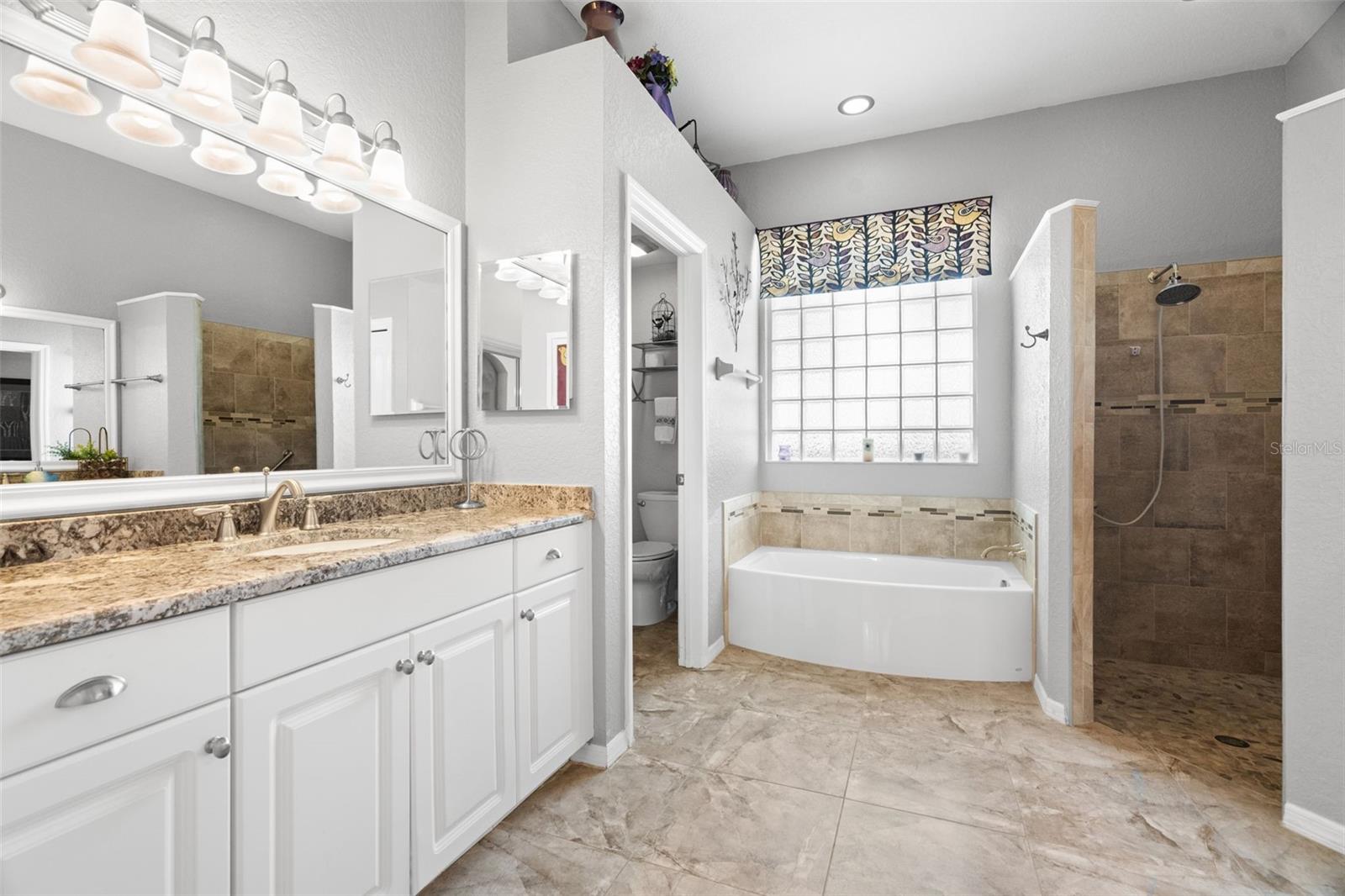 1134 SIGNATURE DR — photo 28