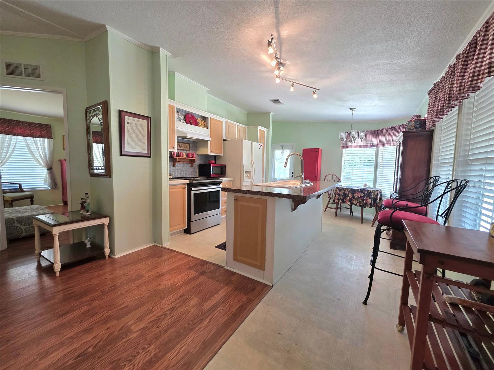 37251 LOIS AVE — photo 8