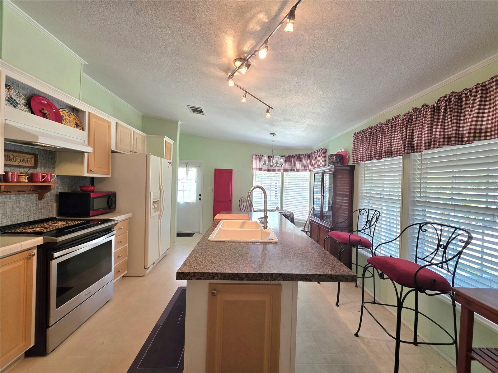 37251 LOIS AVE — photo 9
