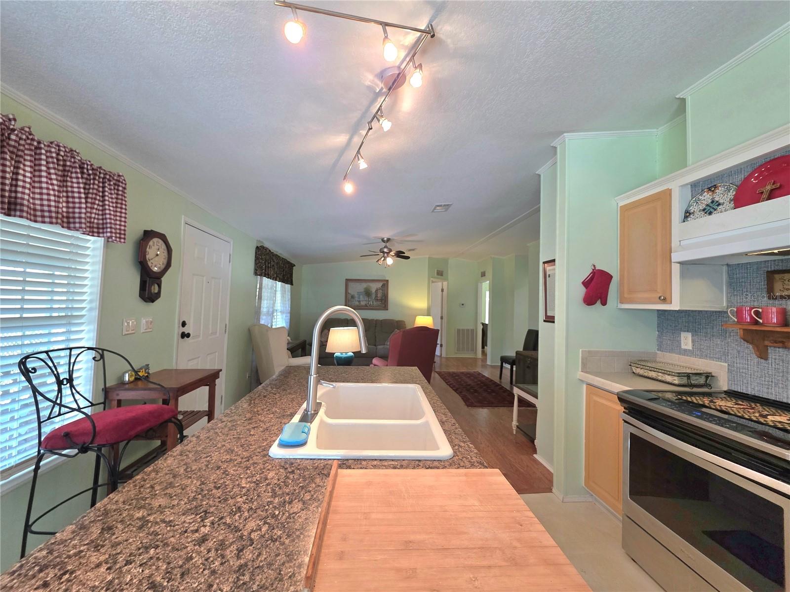 37251 LOIS AVE — photo 14
