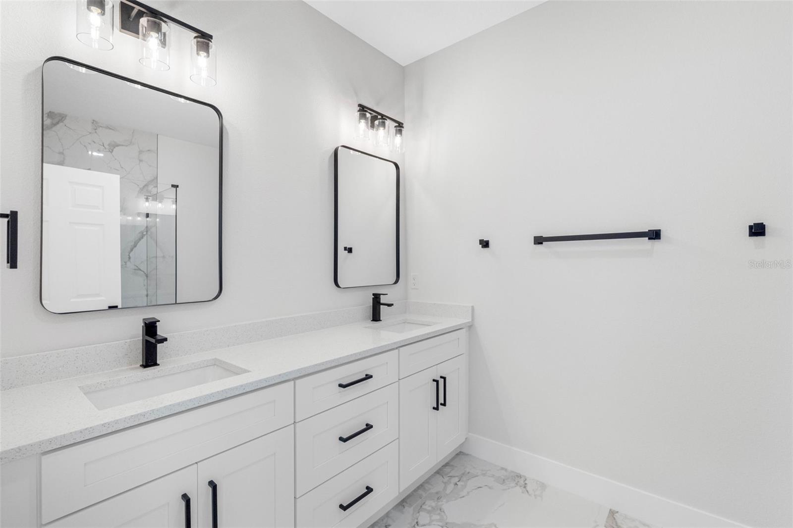 7141 IVANHOE DR — photo 35