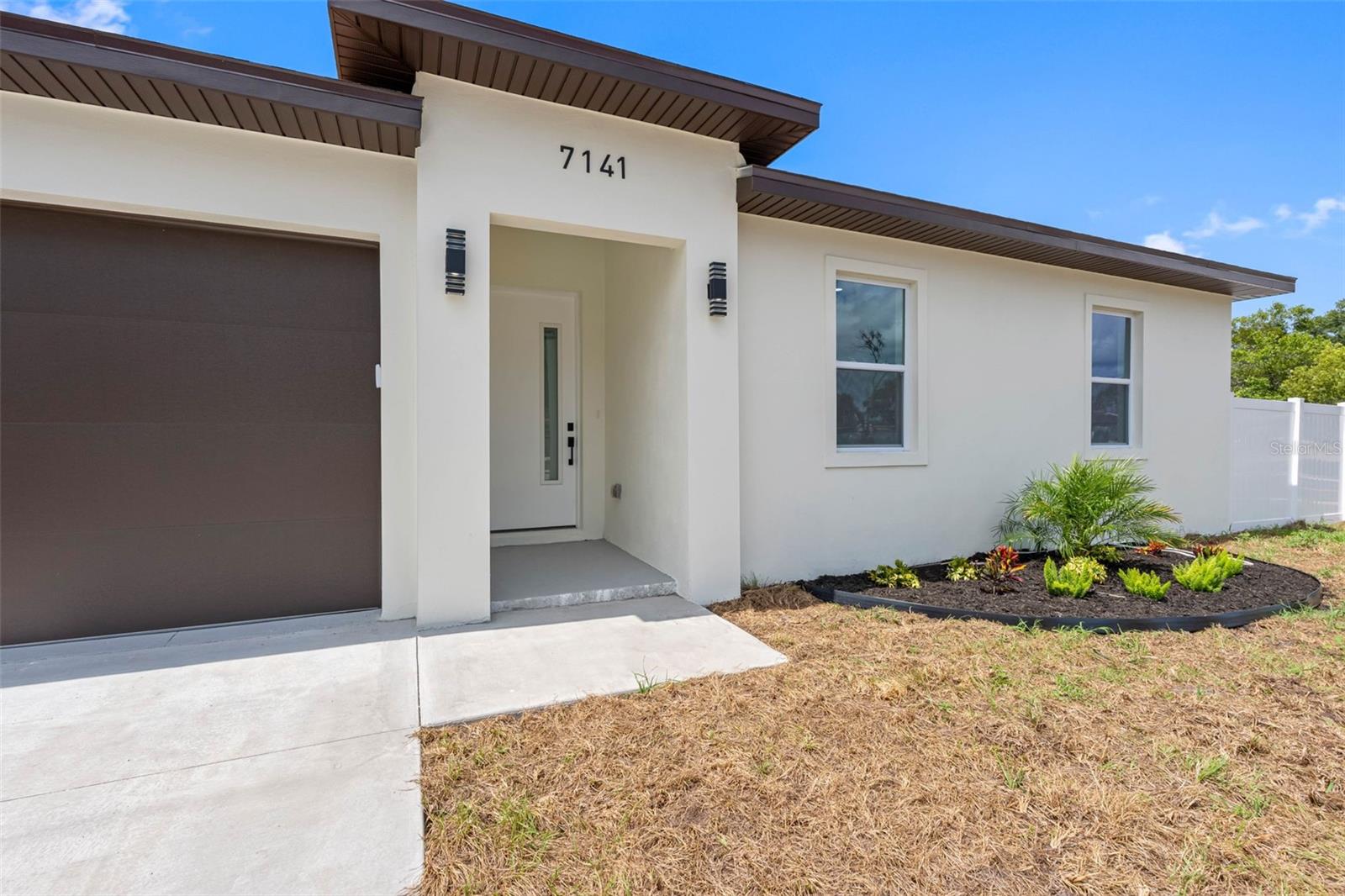 7141 IVANHOE DR — photo 2