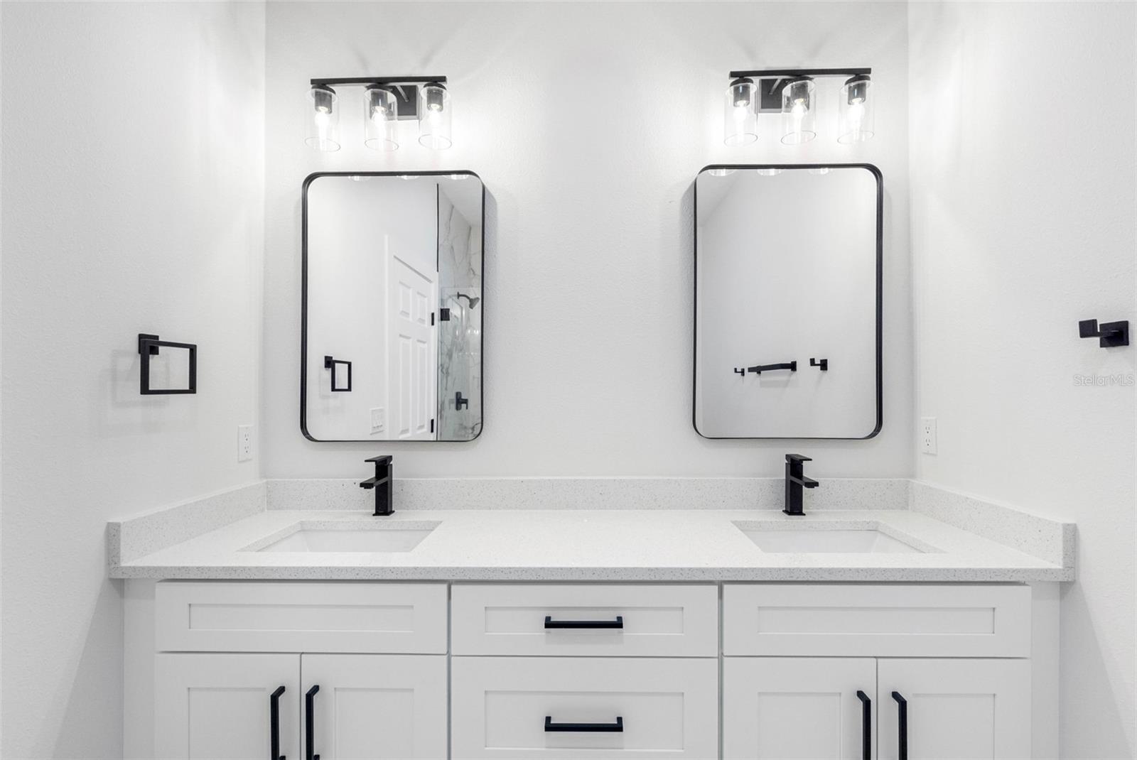 7141 IVANHOE DR — photo 34