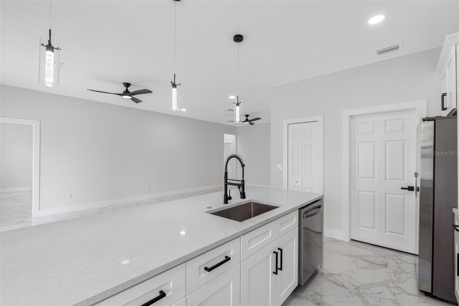7141 IVANHOE DR — photo 23