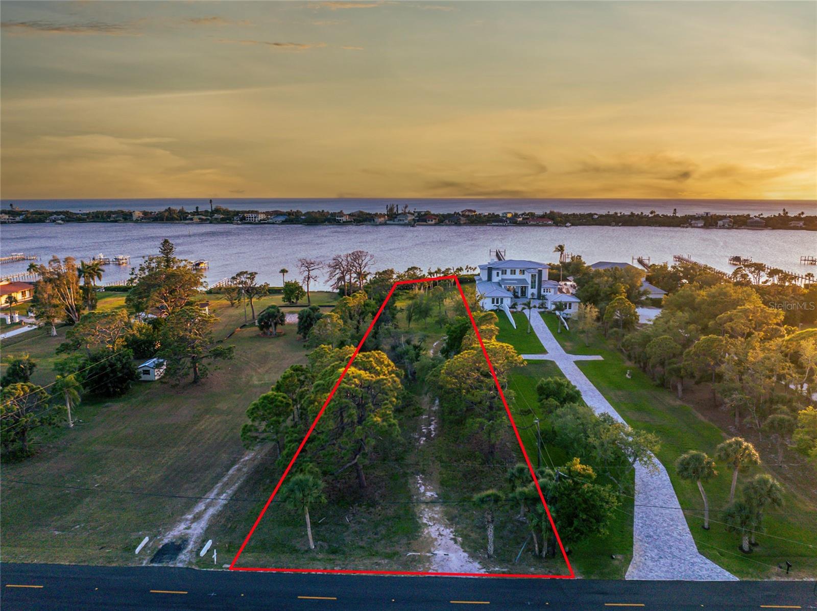 BAYSHORE DR — photo 15