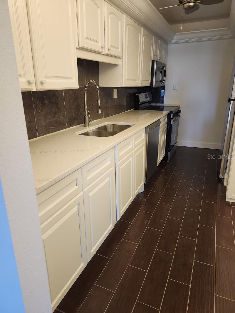 7400 SUN ISLAND DR S #107 — photo 2