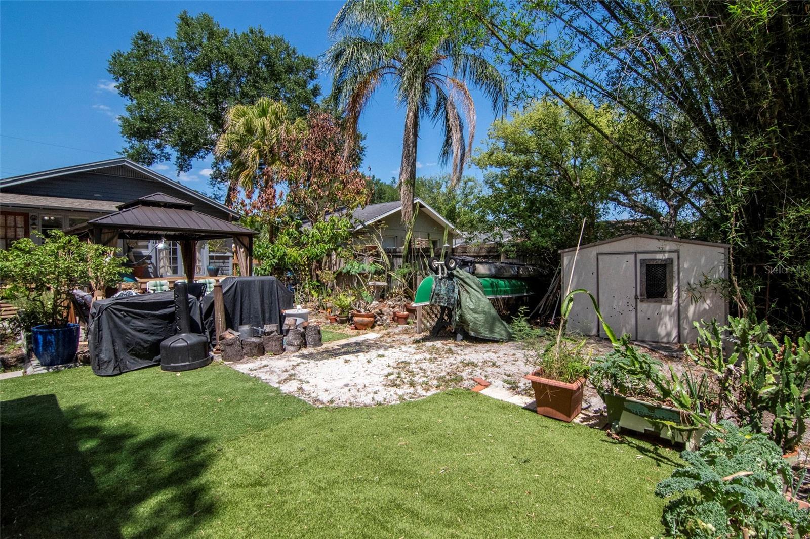 220 W FERN ST — photo 37