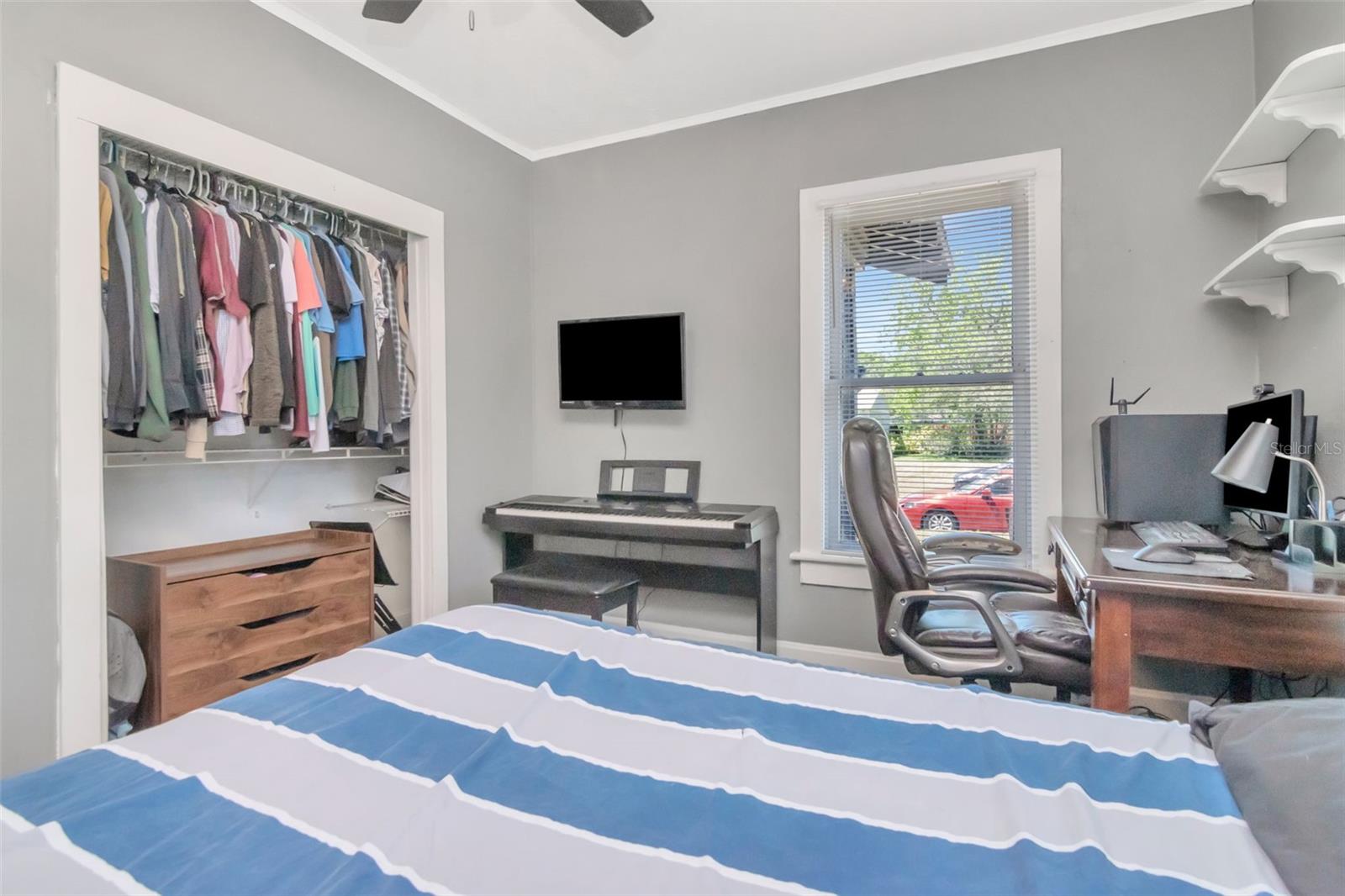 220 W FERN ST — photo 23