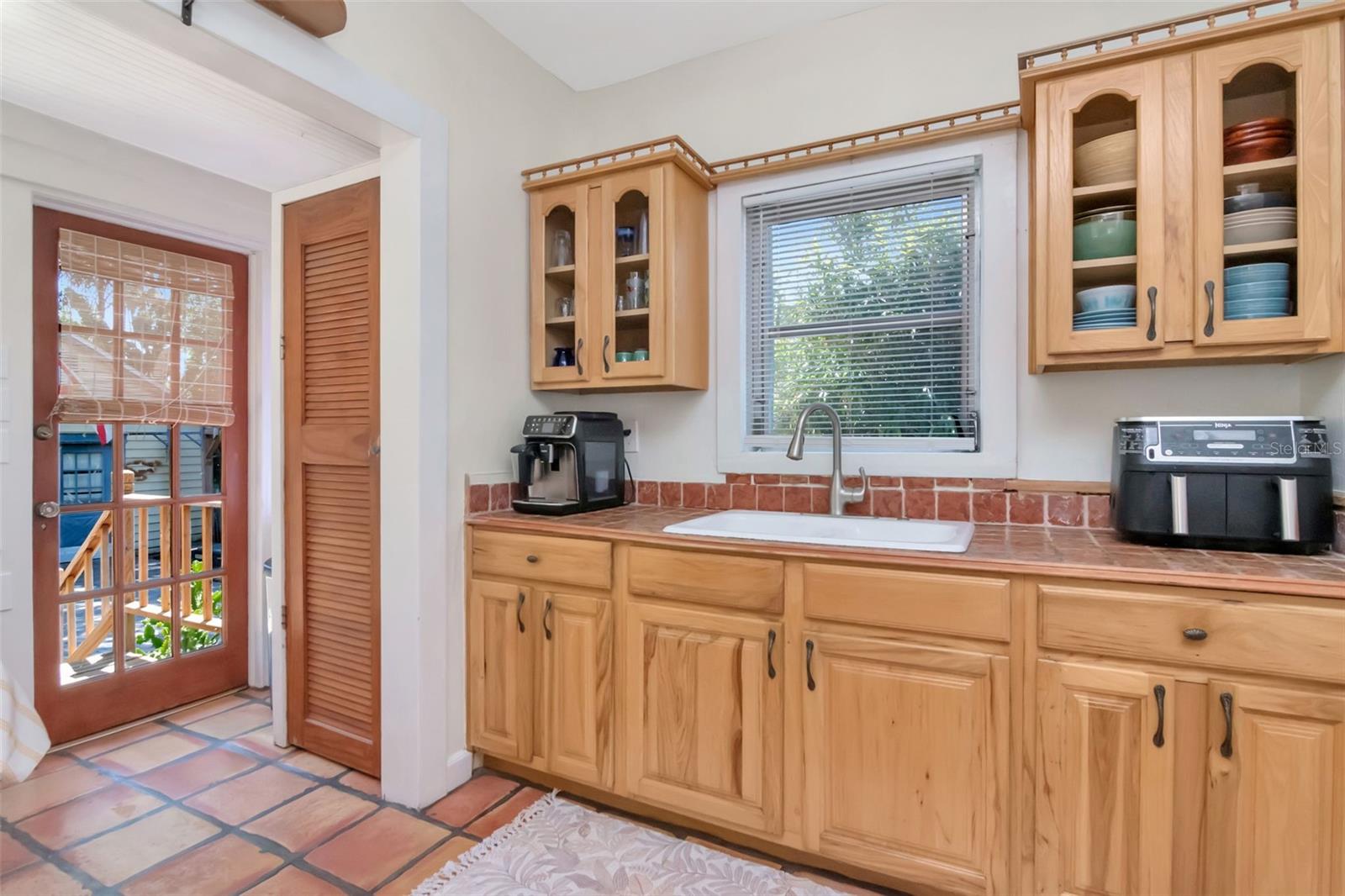 220 W FERN ST — photo 14