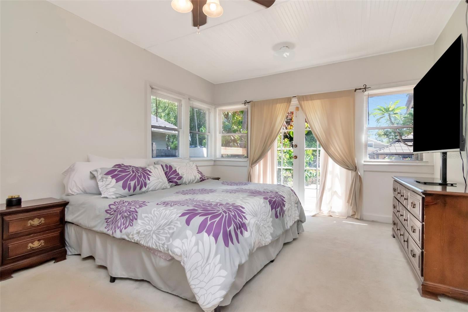 220 W FERN ST — photo 18