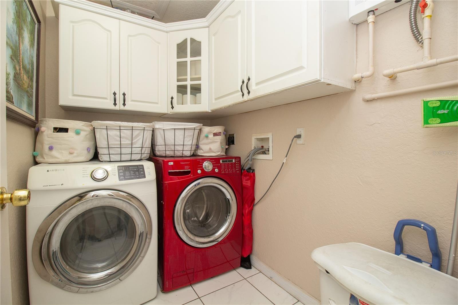 6914 N HIMES AVE — photo 18