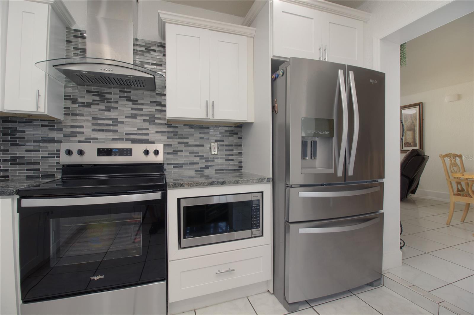 6914 N HIMES AVE — photo 26