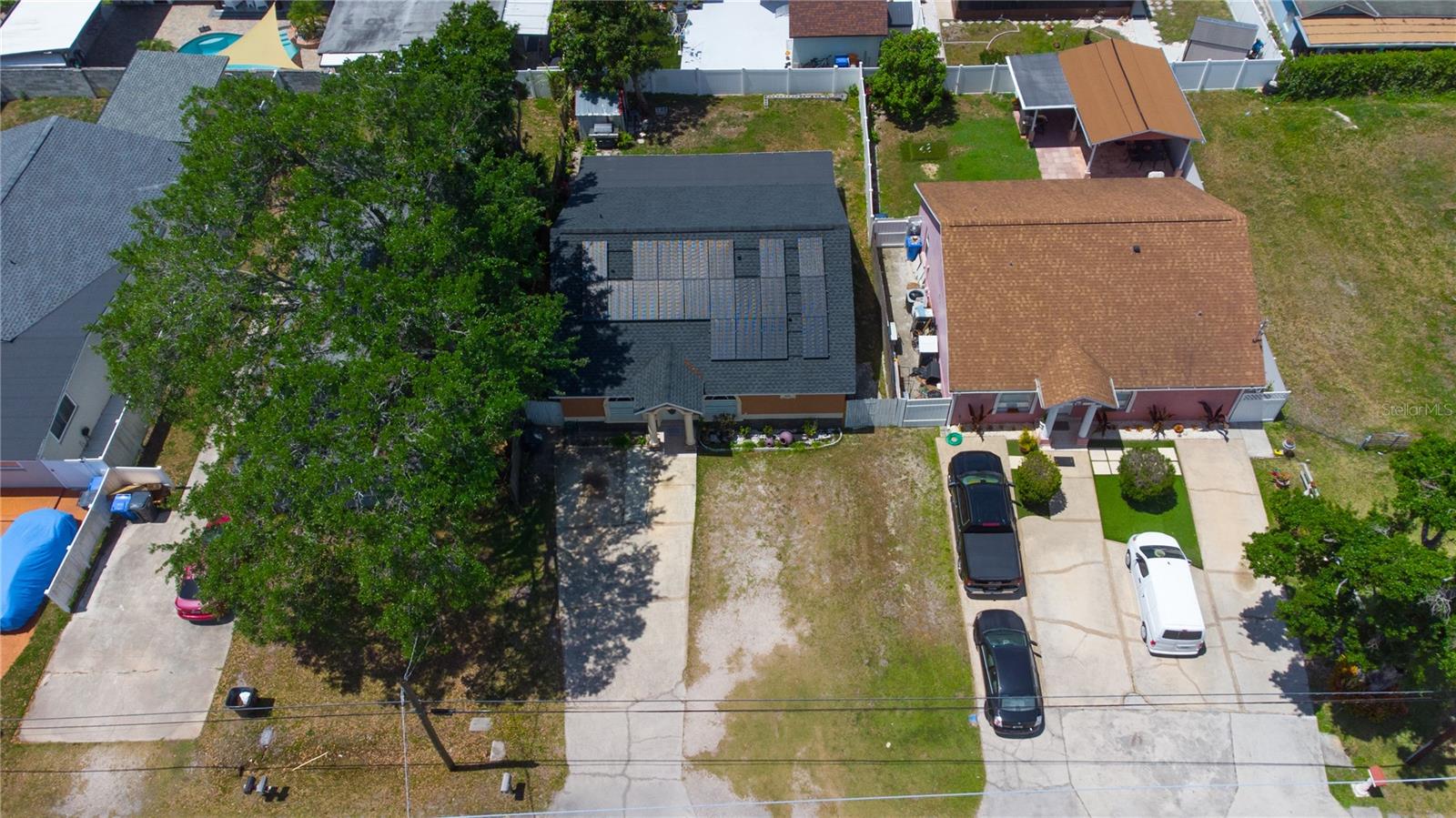 6914 N HIMES AVE — photo 30