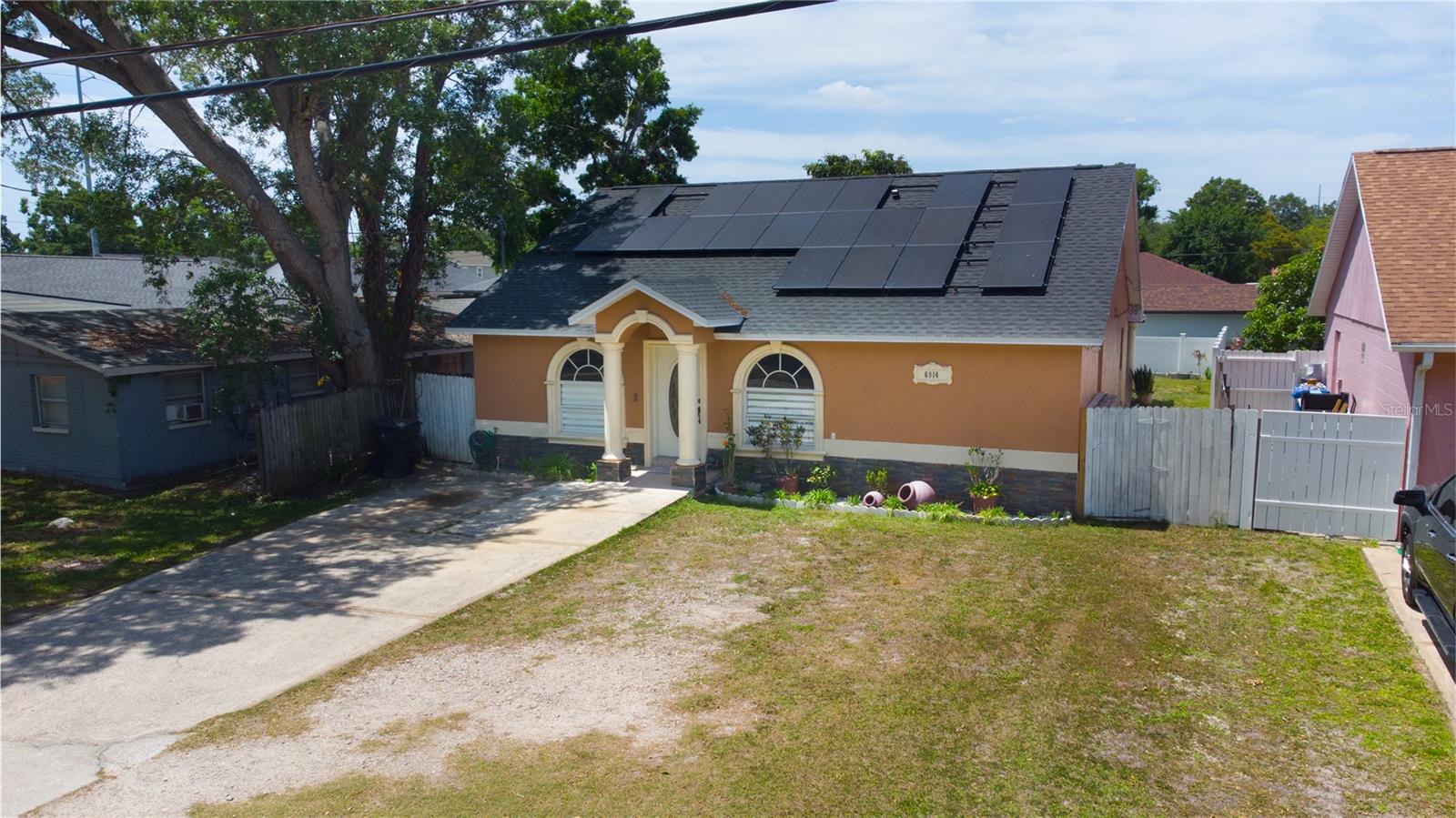 6914 N HIMES AVE — photo 4