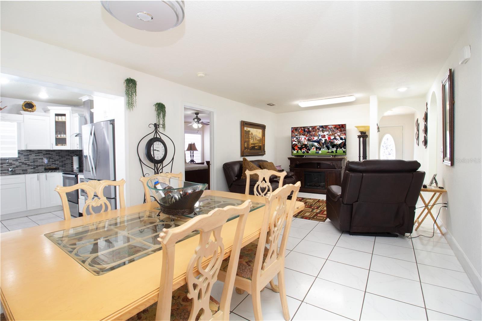 6914 N HIMES AVE — photo 27