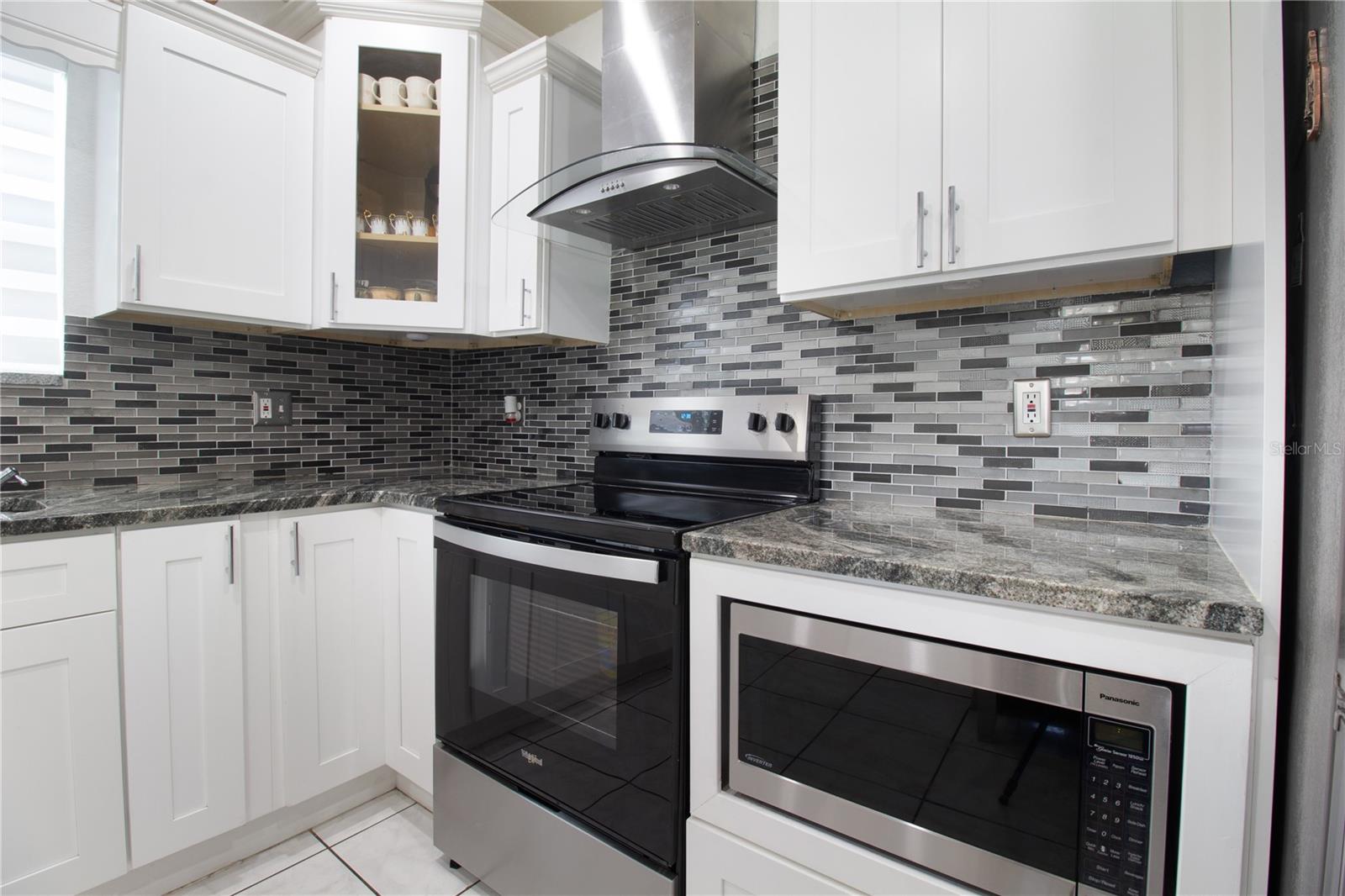 6914 N HIMES AVE — photo 23