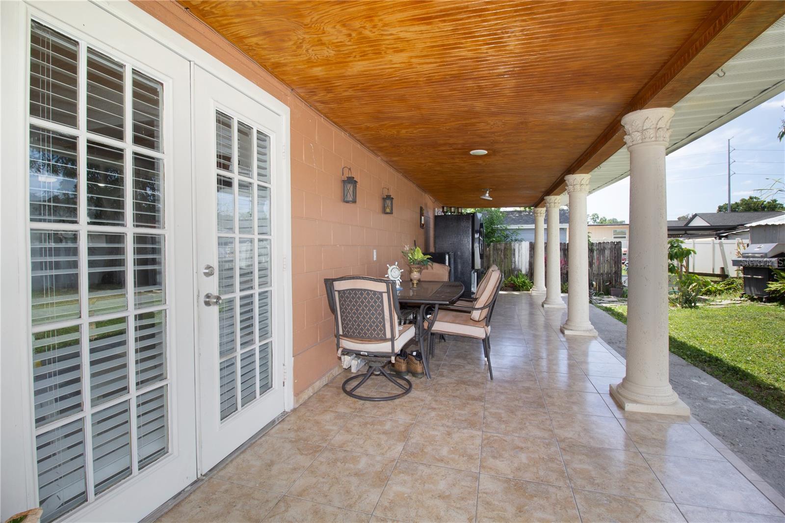 6914 N HIMES AVE — photo 8