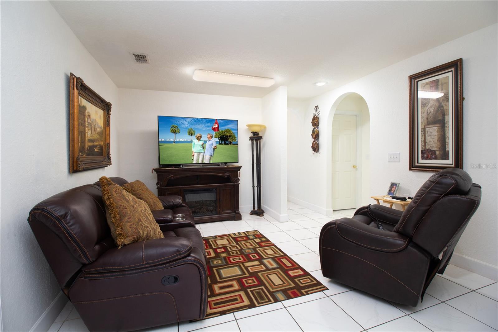 6914 N HIMES AVE — photo 11