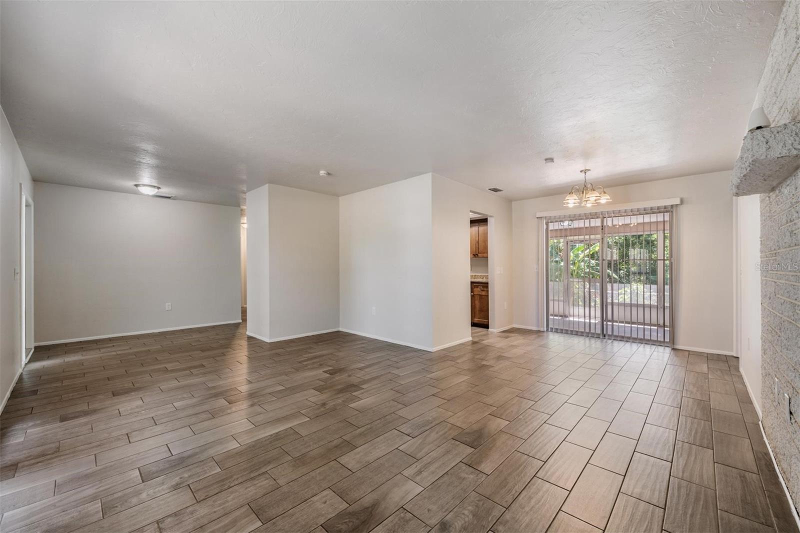1124 DANNY DR — photo 5