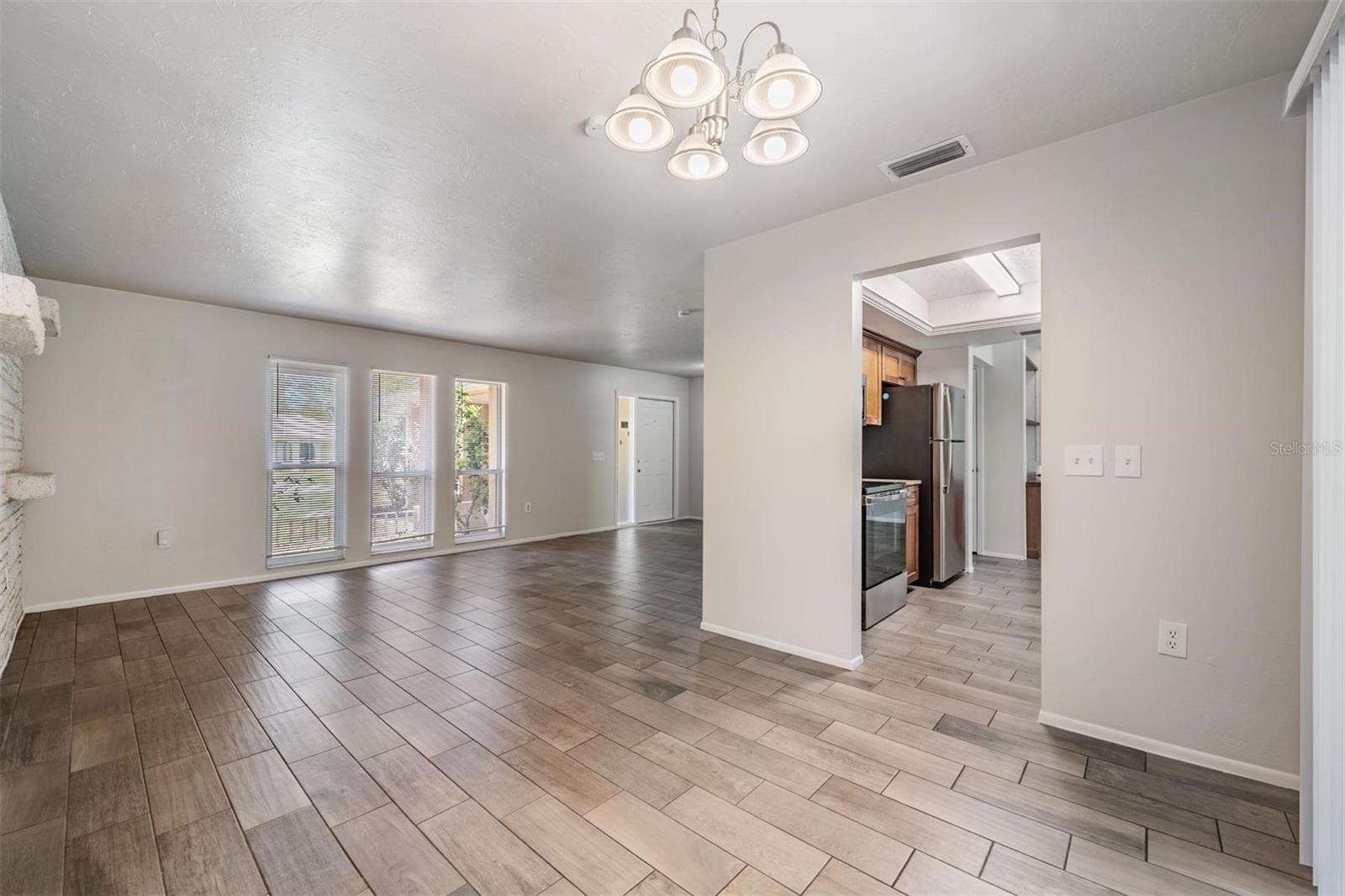 1124 DANNY DR — photo 10