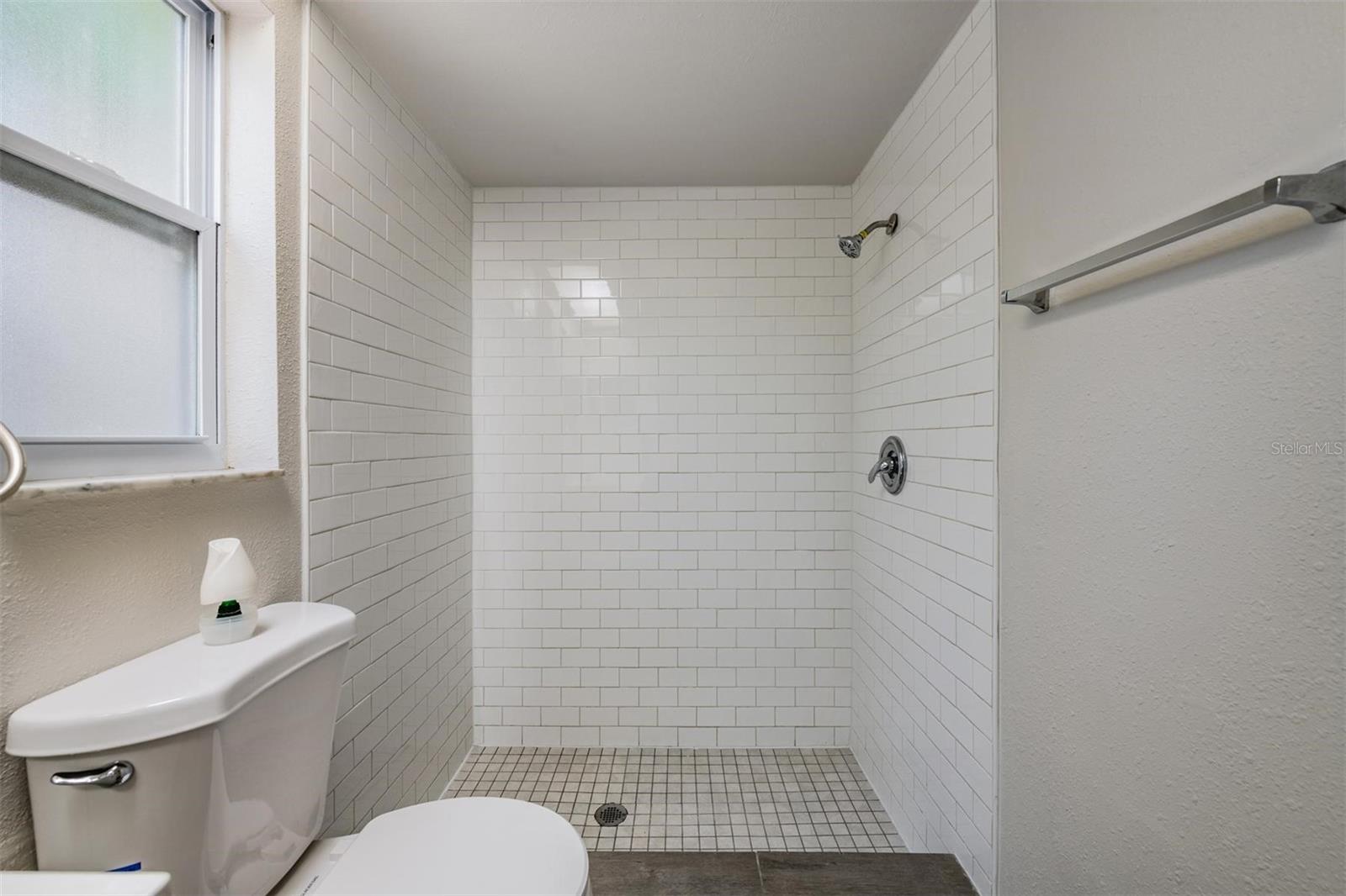 1124 DANNY DR — photo 24