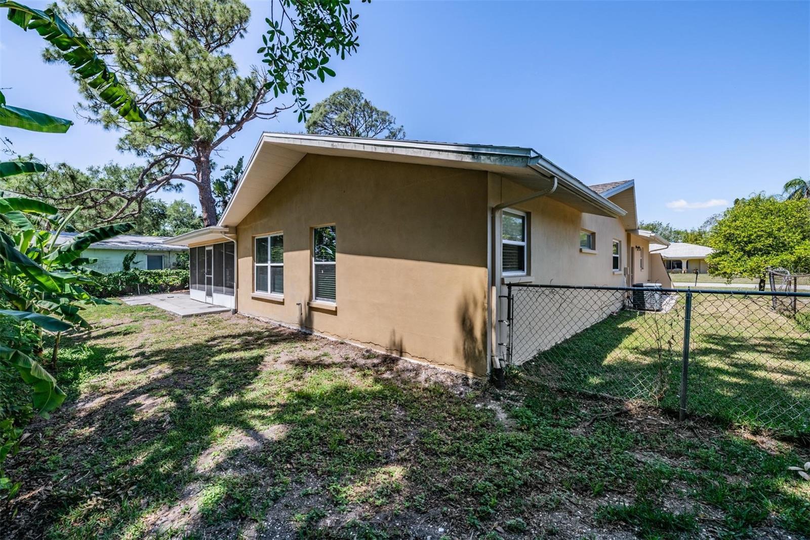 1124 DANNY DR — photo 37