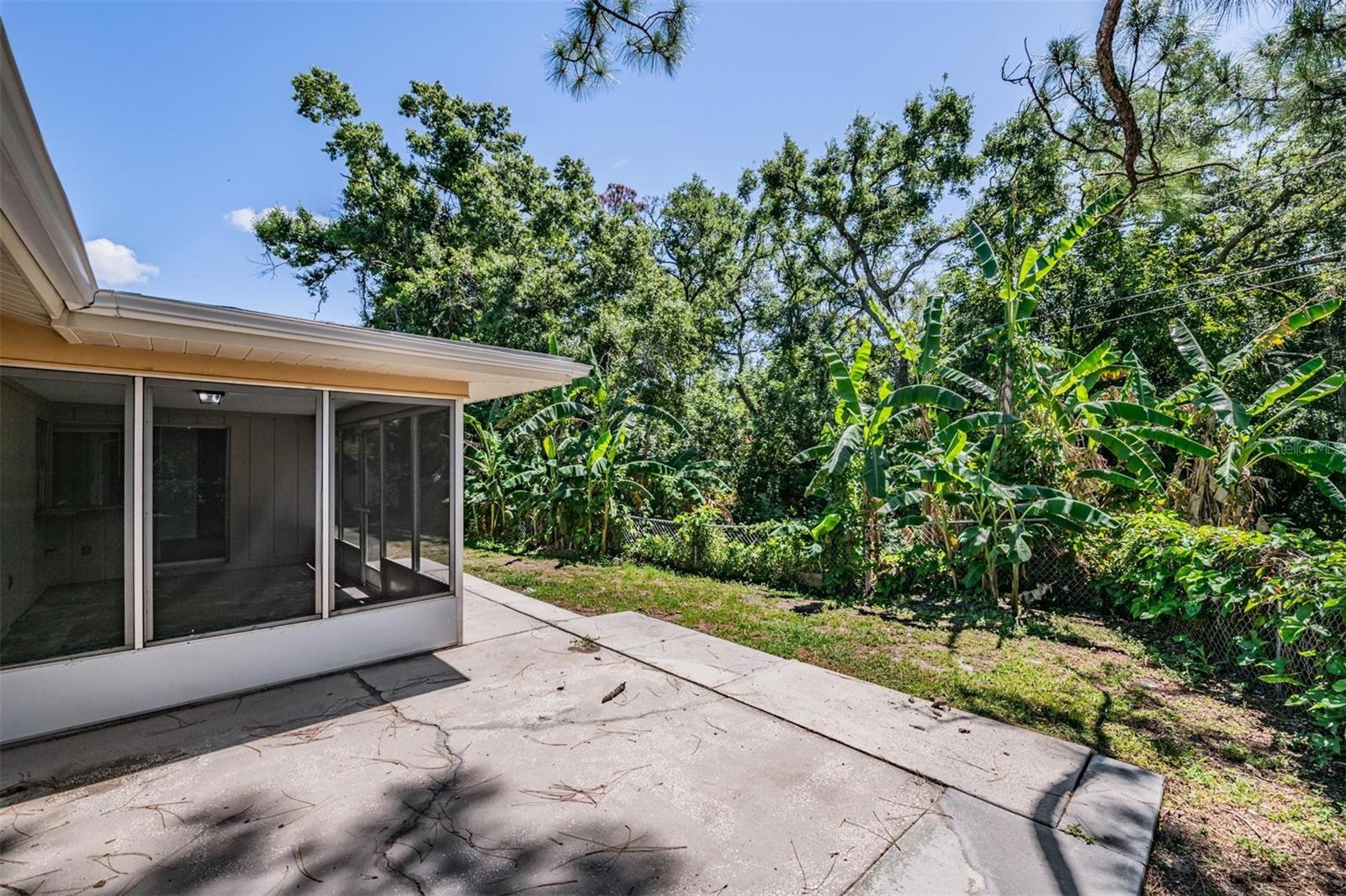 1124 DANNY DR — photo 34