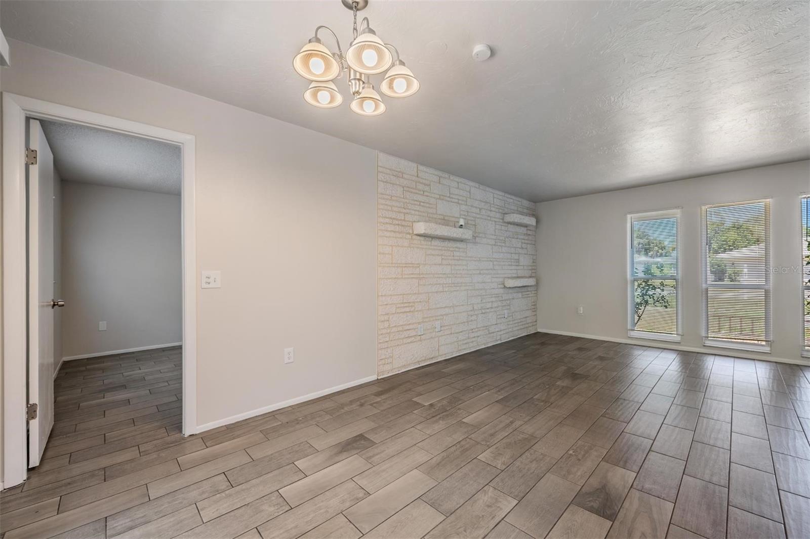 1124 DANNY DR — photo 8