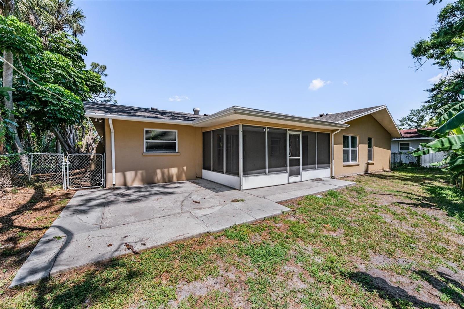 1124 DANNY DR — photo 35