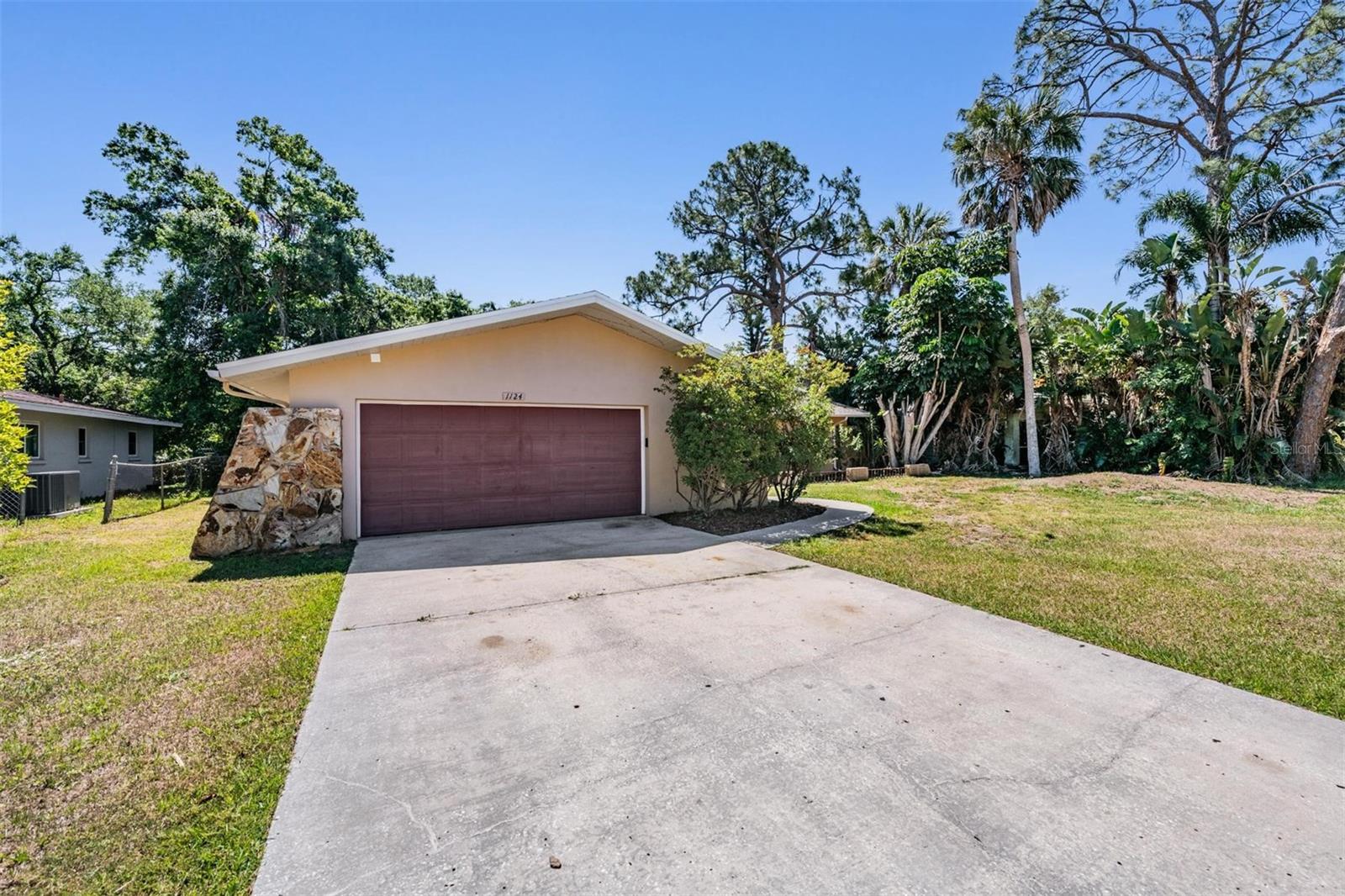 1124 DANNY DR — photo 44
