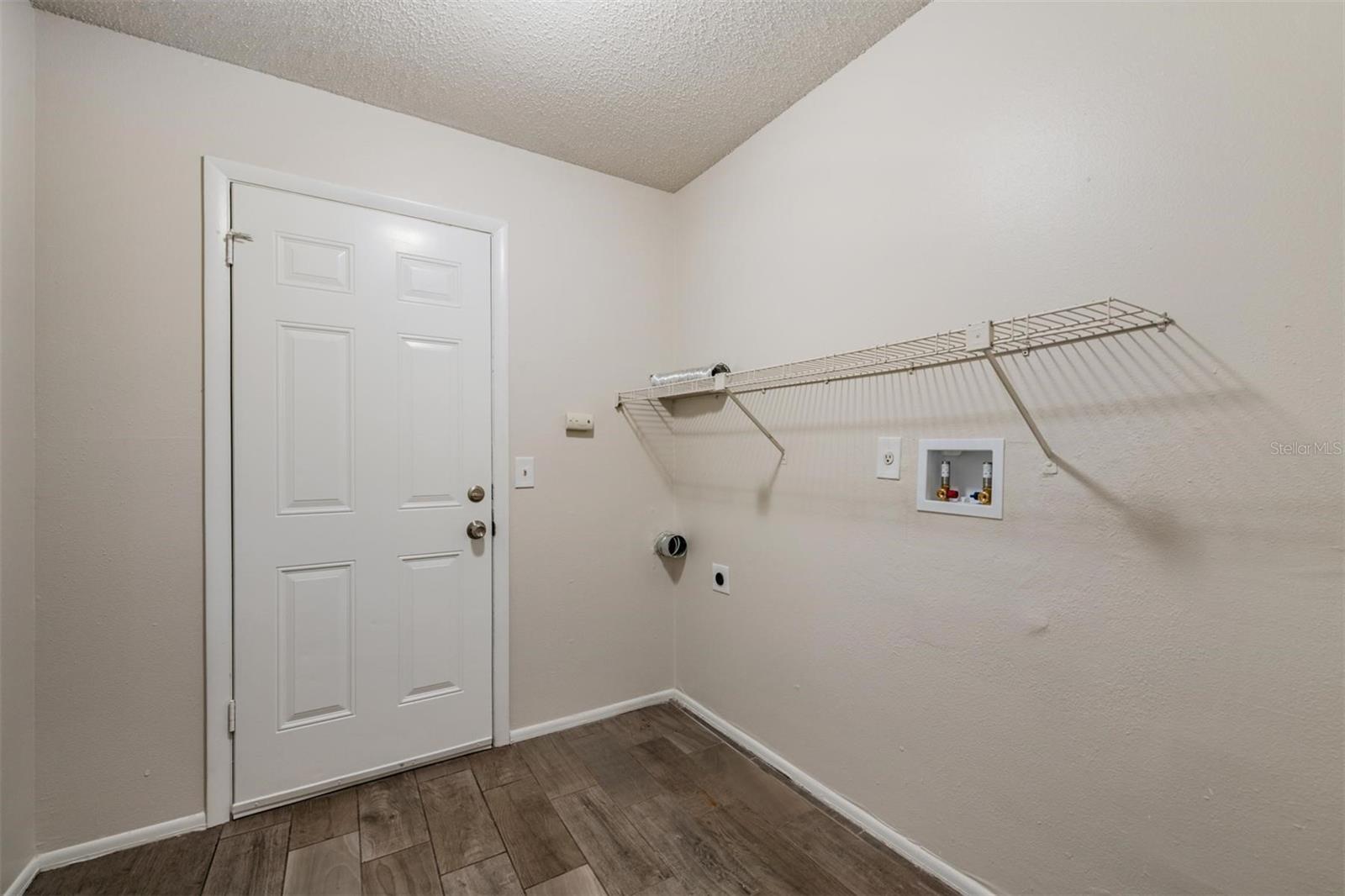 1124 DANNY DR — photo 31